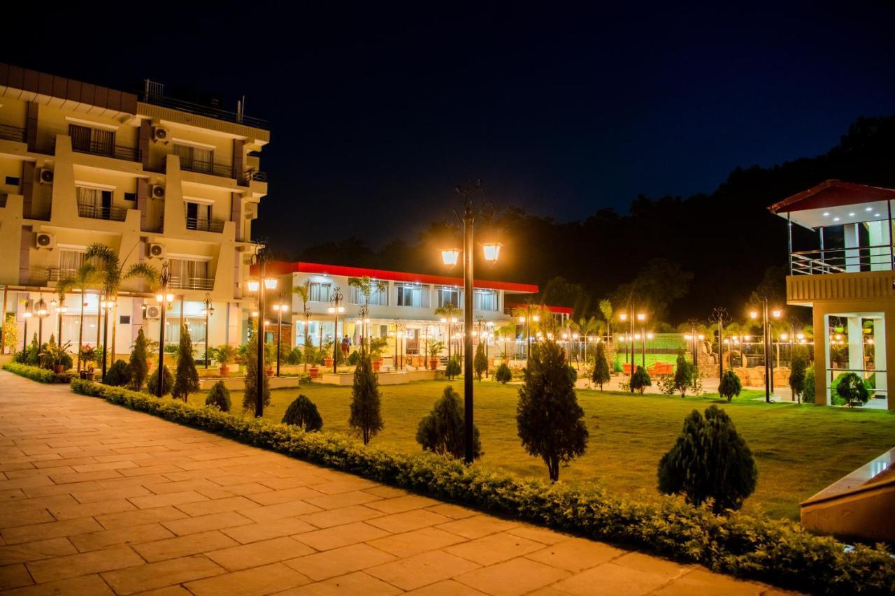 Quick 20 Riverside Hotel Amlekhganj ภายนอก รูปภาพ